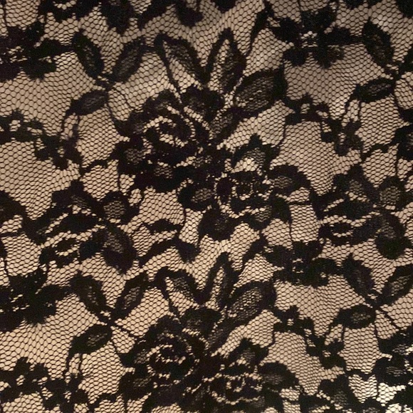 TORRID TSHIRT WITH ROSE LACE SIZE 2 - Picture 4 of 4